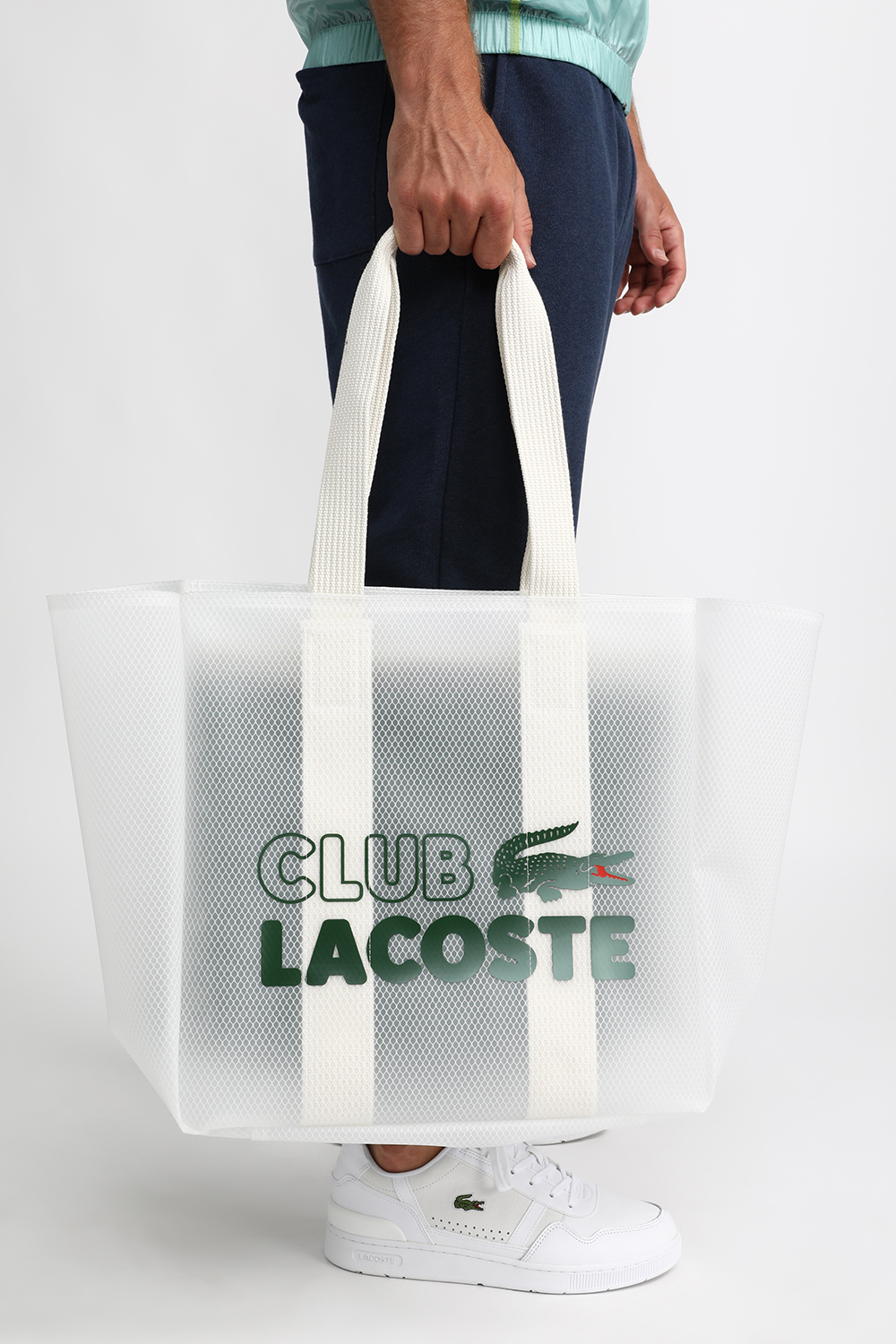 תמונת כל הלוק של תיק נשיאה